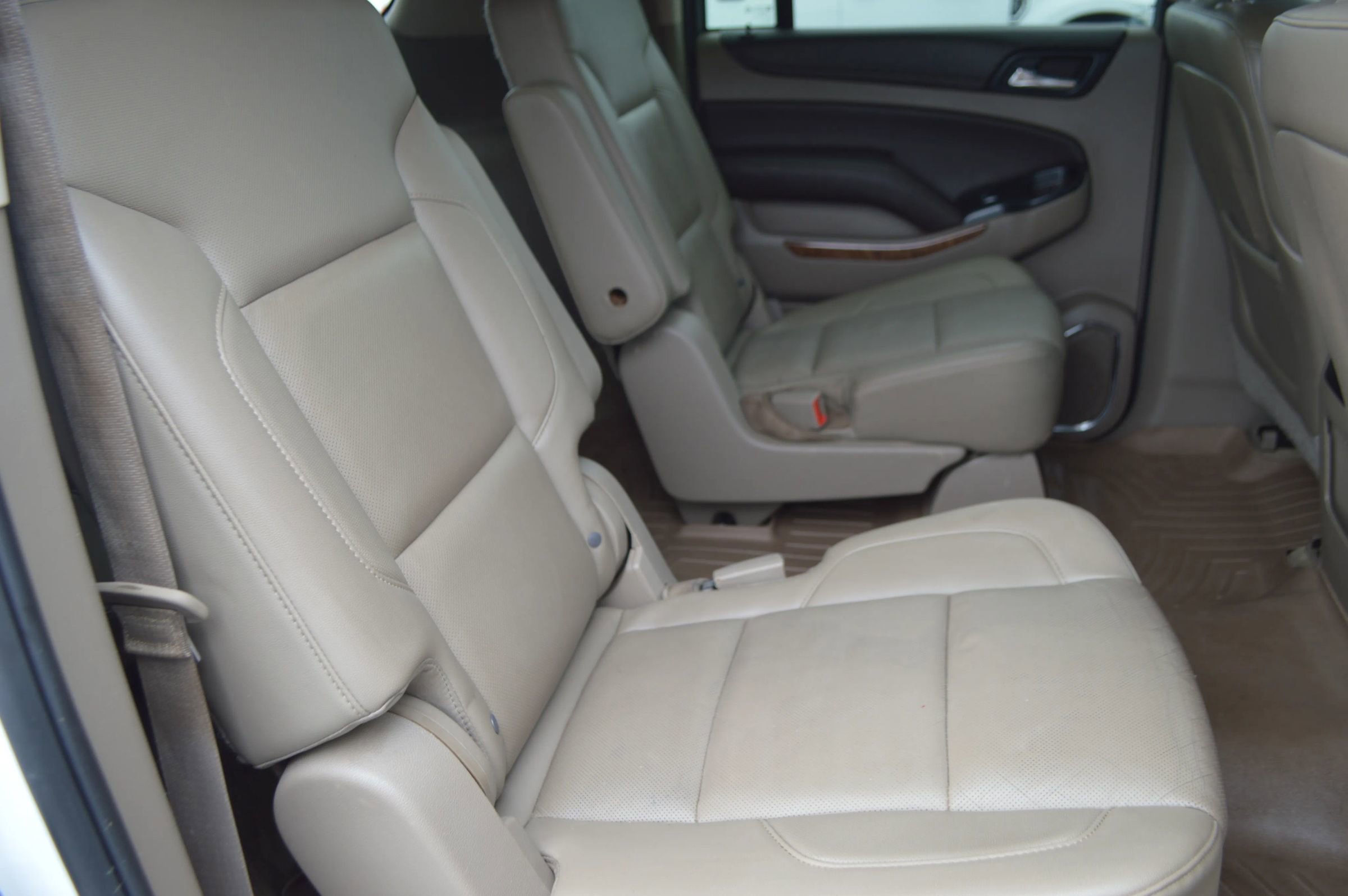 Used 2015 Chevrolet Suburban LTZ AWD/4WD image 29