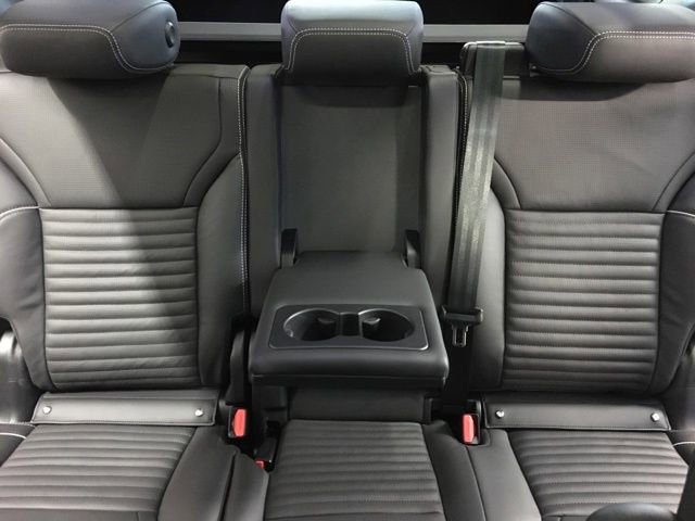 New 2024 Land Rover Discovery Dynamic SE image 22