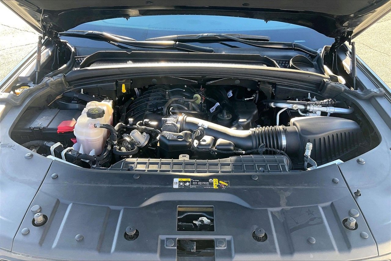 Used 2023 Jeep Grand Cherokee Limited w/ Black Appearance Package image 37