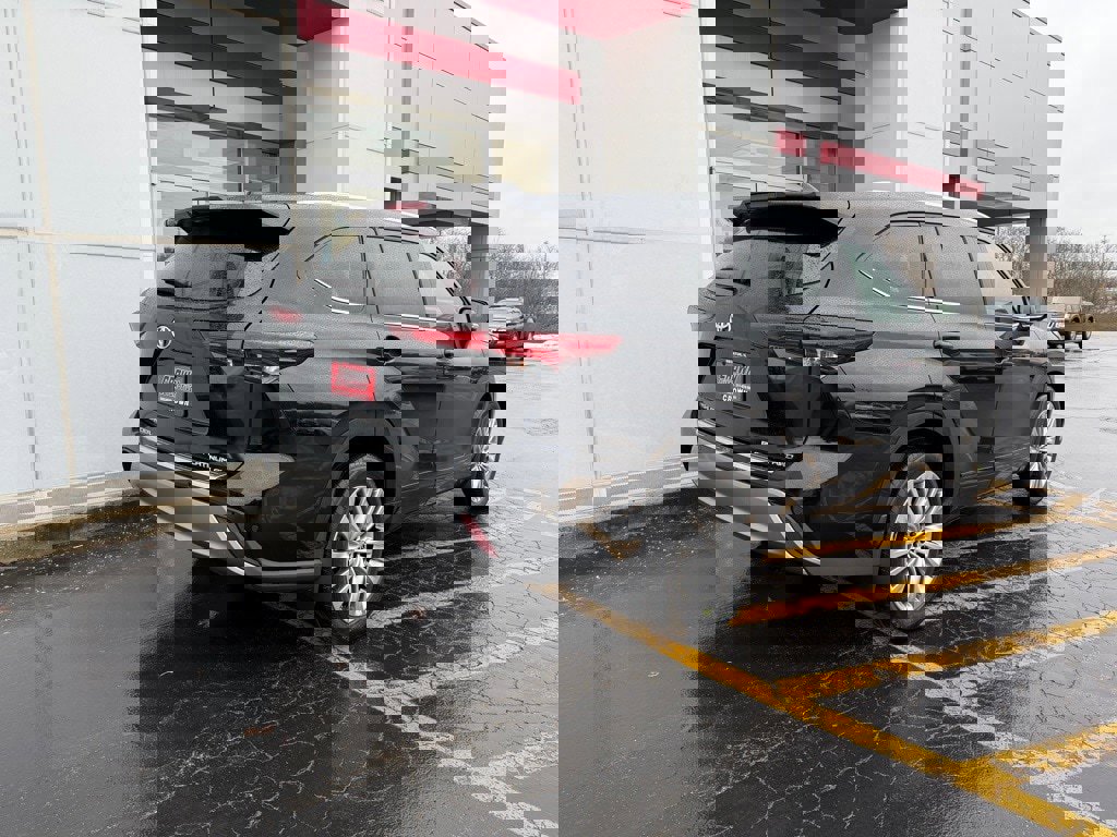 New 2026 Toyota Highlander Platinum image 7