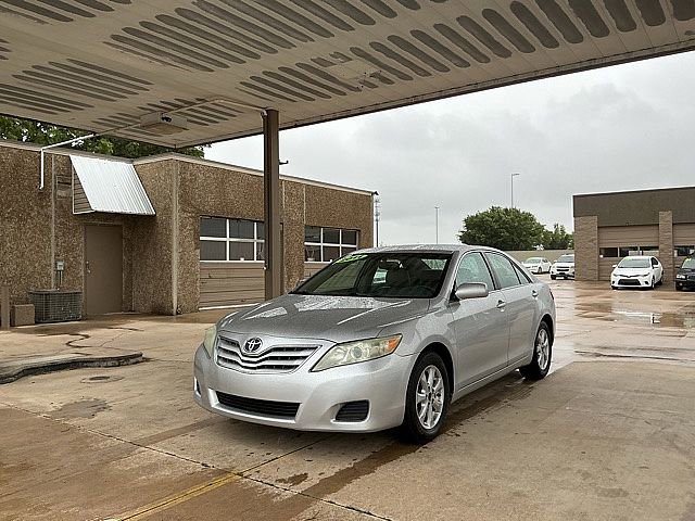 Used 2011 Toyota Camry LE w/ LE Extra-Value Pkg FWD image 1