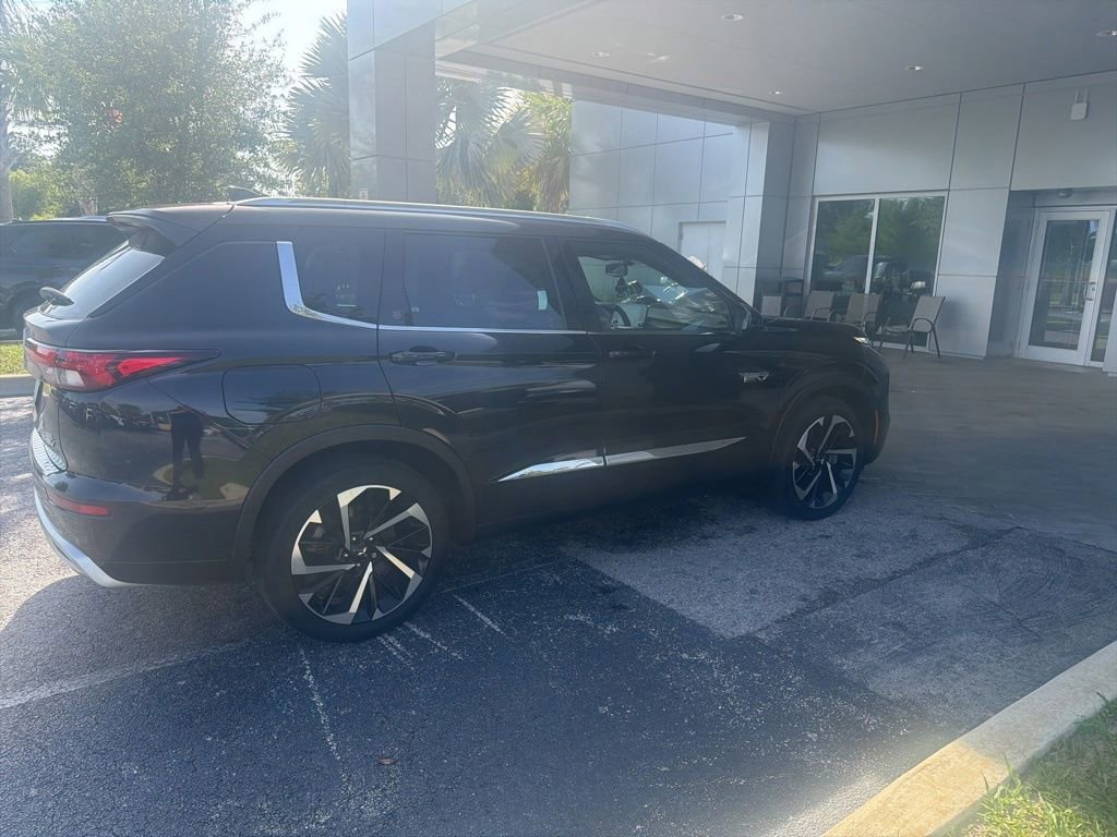Used 2023 Mitsubishi Outlander SEL 40th Anniversary AWD/4WD image 3
