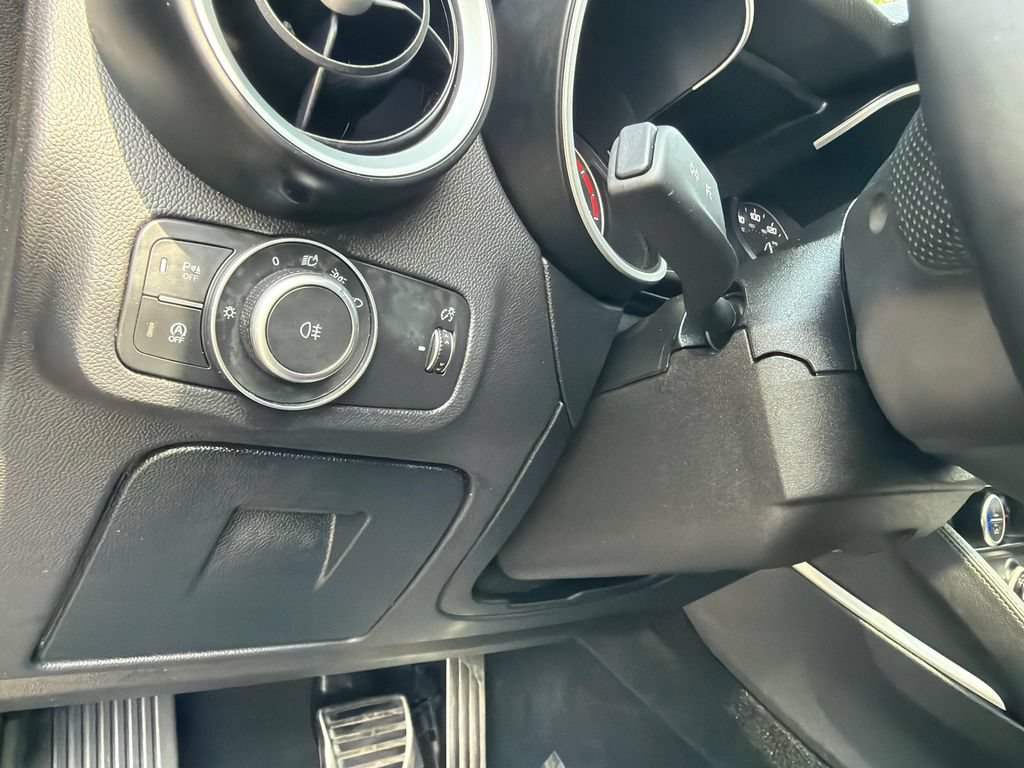 Used 2022 Alfa Romeo Stelvio Ti AWD/4WD image 31