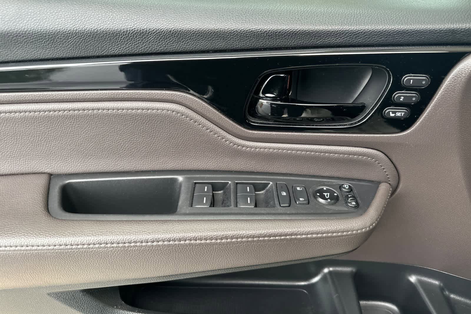 Used 2018 Honda Odyssey Elite image 12