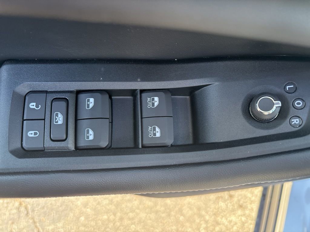 New 2025 Jeep Grand Cherokee L Laredo image 13