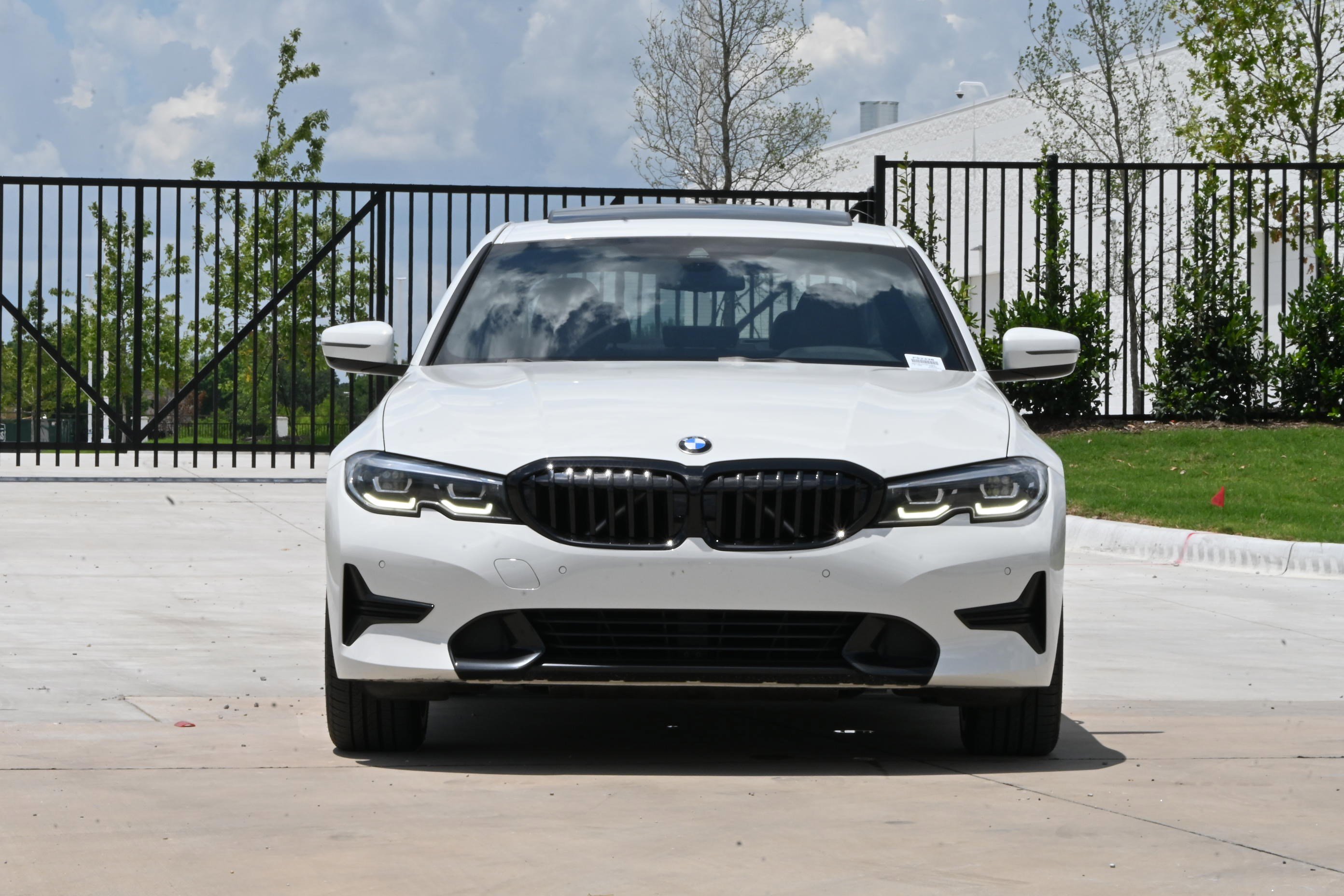 Used 2022 BMW 330i xDrive Sedan w/ Driving Assistance Package AWD/4WD image 3