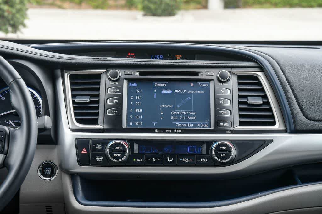 Used 2017 Toyota Highlander XLE FWD image 13