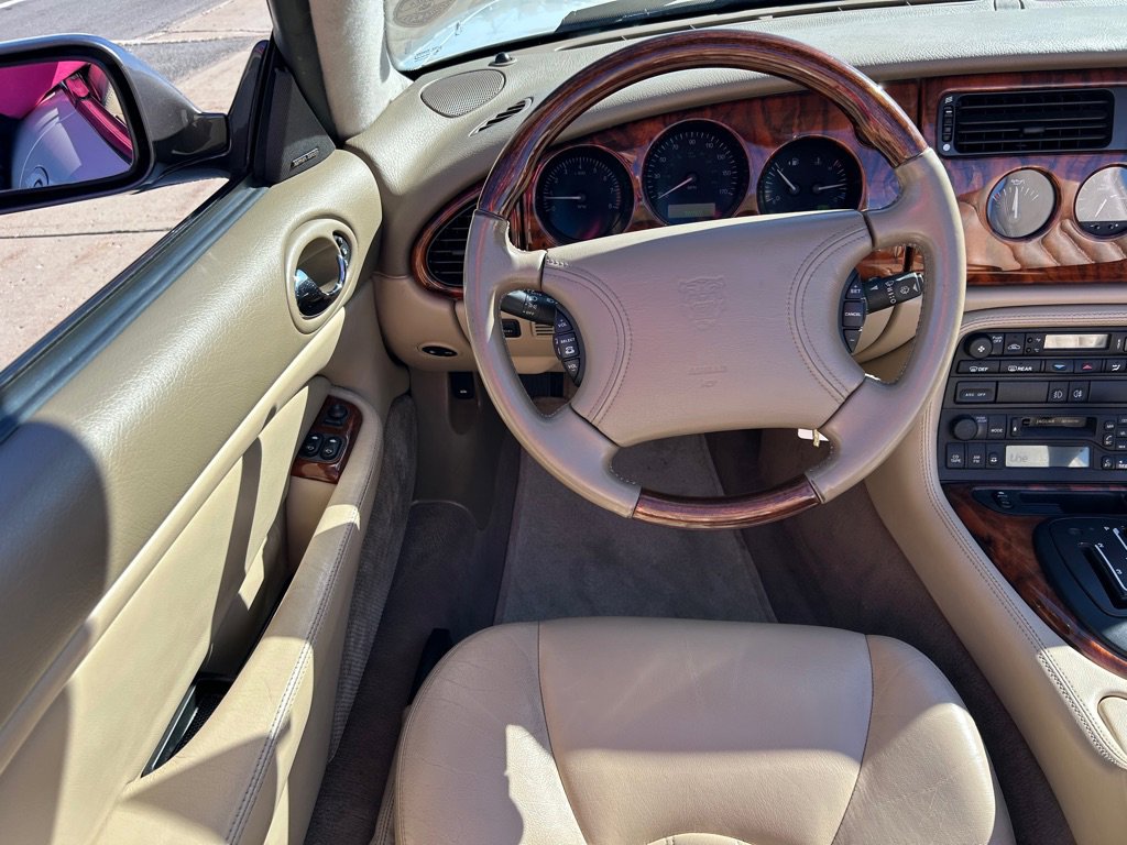 Used 1998 Jaguar XK8 Convertible image 28
