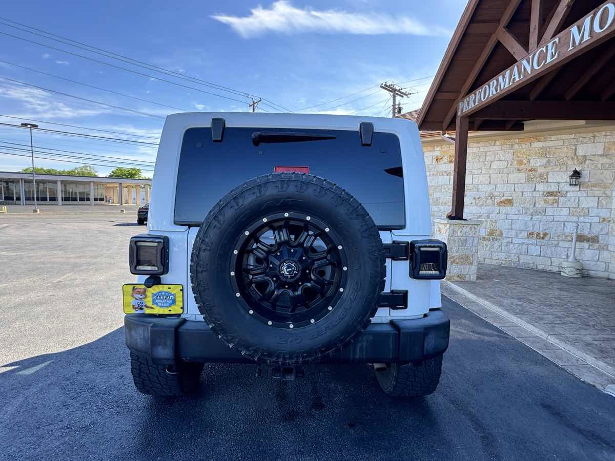 Used 2014 Jeep Wrangler Unlimited Sahara w/ Connectivity Group AWD/4WD image 3