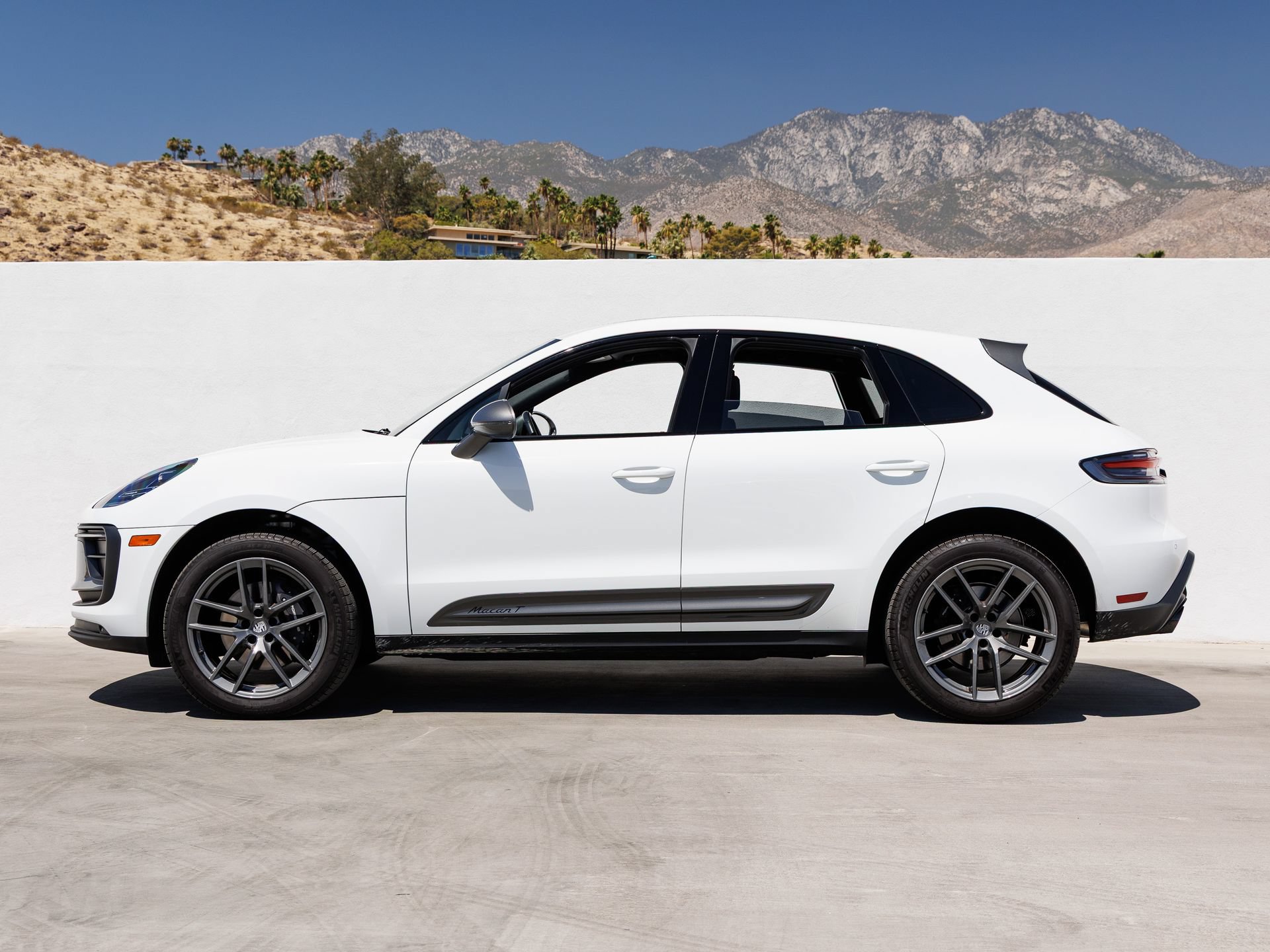 Certified 2025 Porsche Macan Turbo AWD/4WD image 2