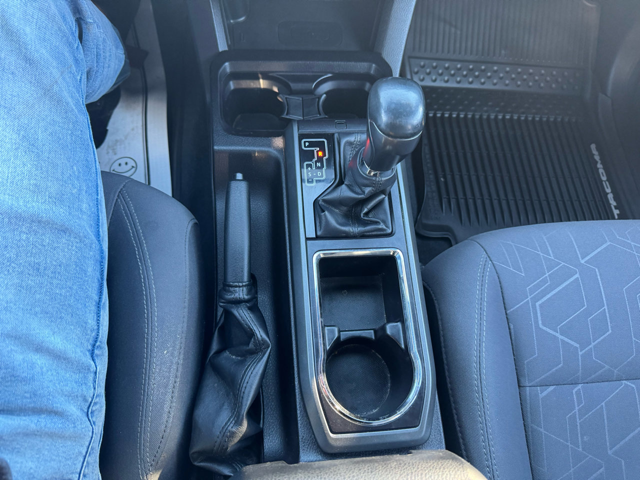 Used 2016 Toyota Tacoma TRD Sport image 23