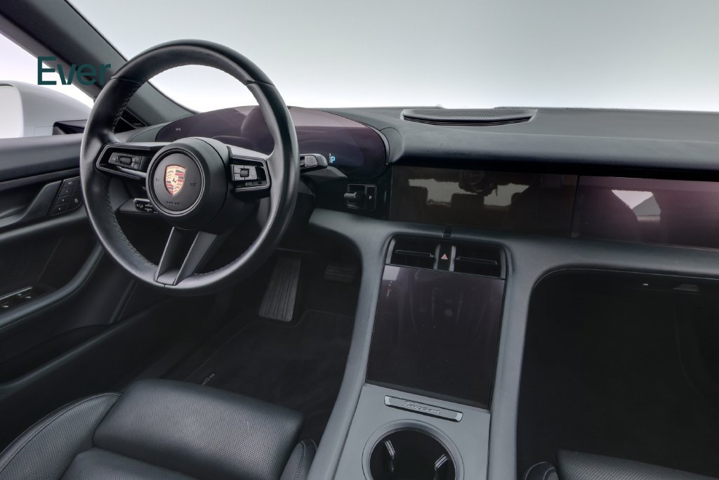 Used 2022 Porsche Taycan RWD image 25