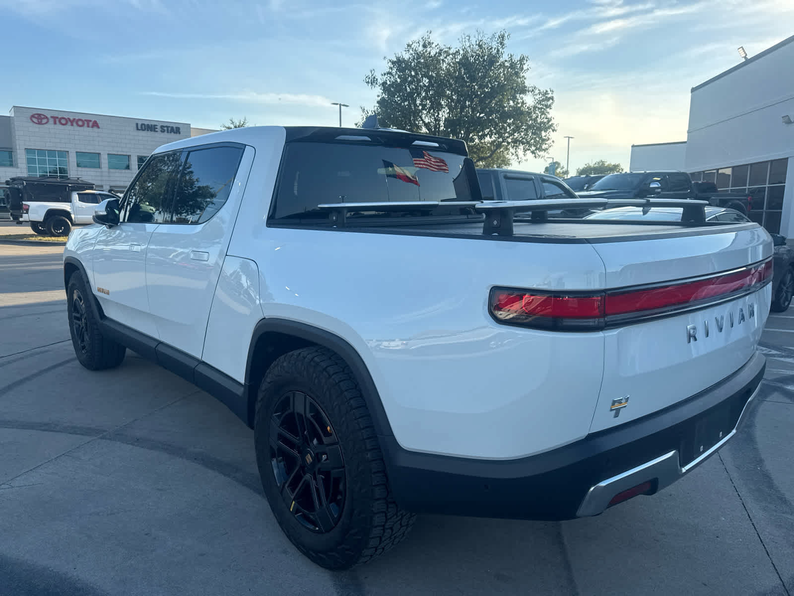 Used 2022 Rivian R1T Adventure AWD/4WD image 2