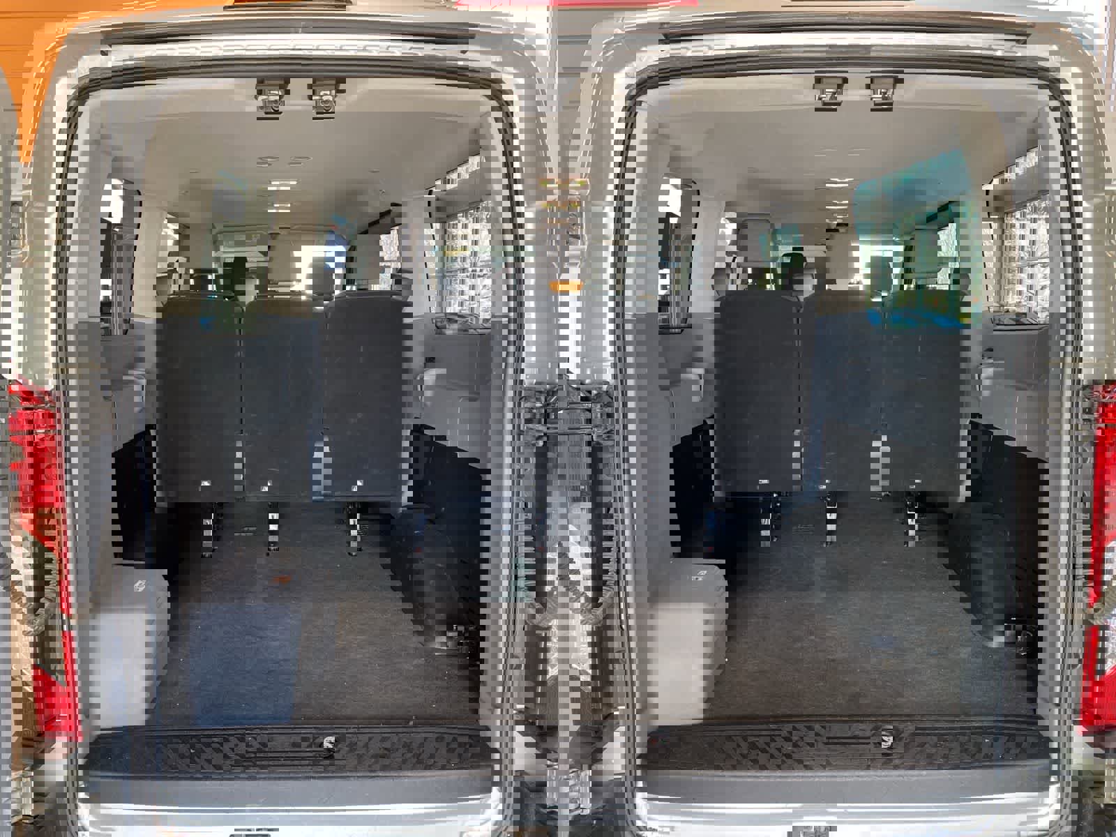 Used 2019 Ford Transit 150 XLT image 28