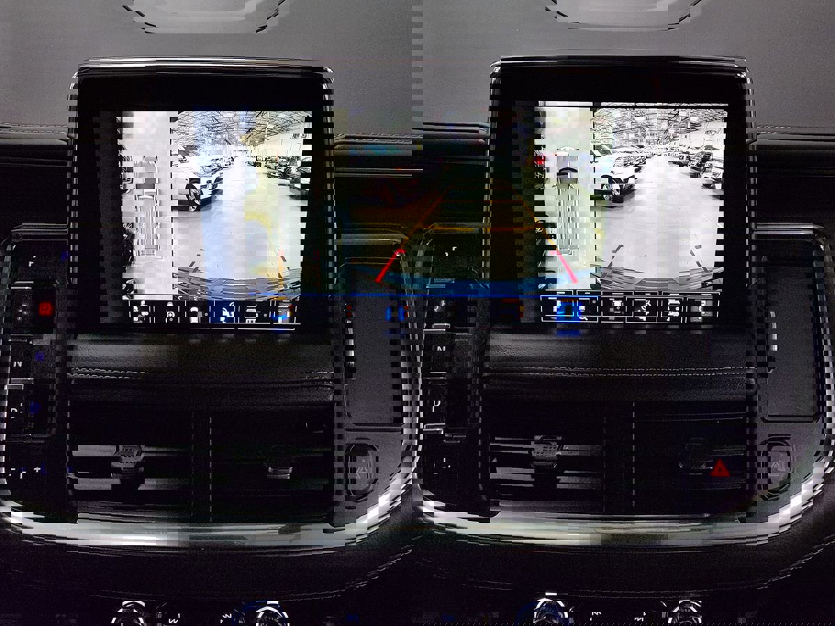 Used 2024 Chevrolet Tahoe Z71 w/ Luxury Package AWD/4WD image 39