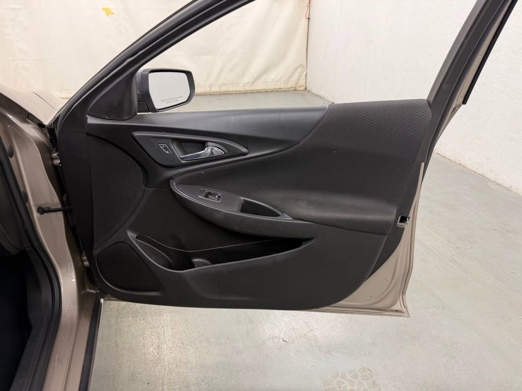 Used 2022 Chevrolet Malibu LT FWD image 8