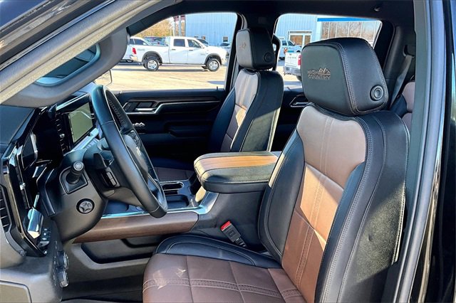 Used 2024 Chevrolet Silverado 1500 High Country w/ Technology Package image 22