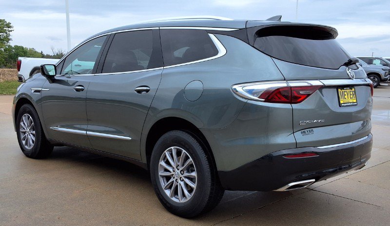 Used 2023 Buick Enclave Essence AWD/4WD image 6