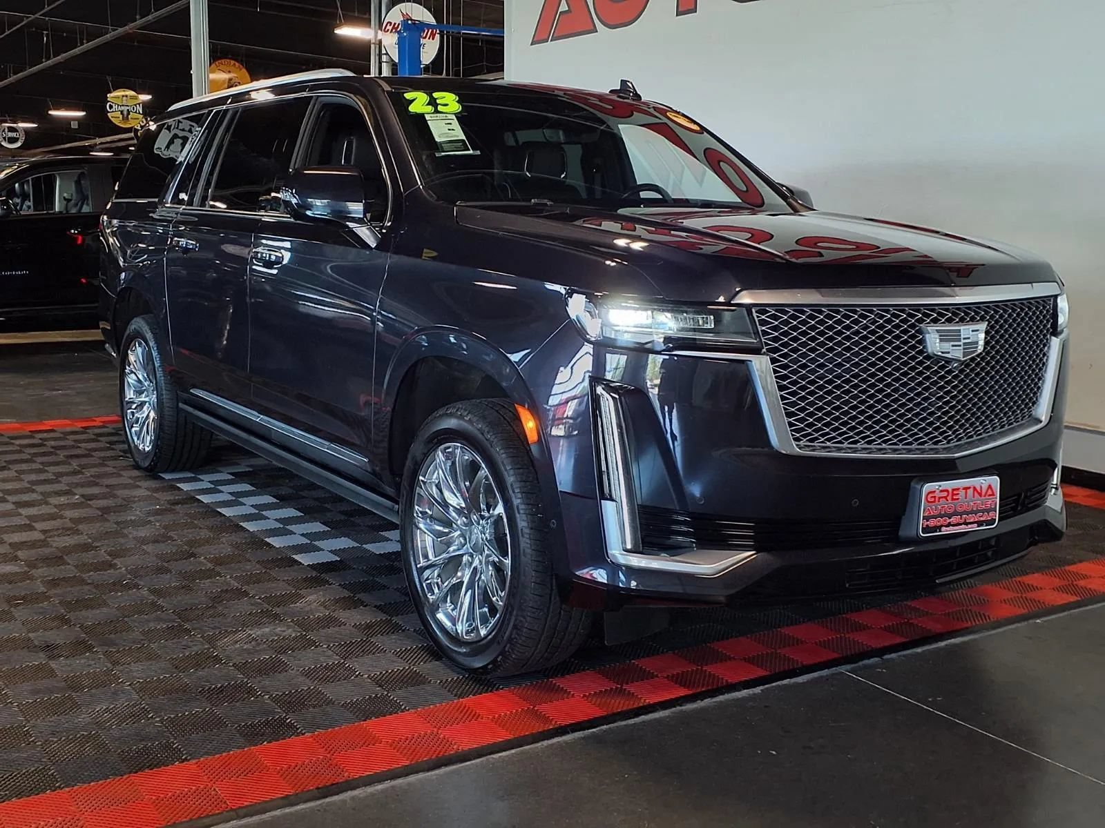Used 2023 Cadillac Escalade ESV Premium Luxury w/ LPO, Radiant Package AWD/4WD image 2