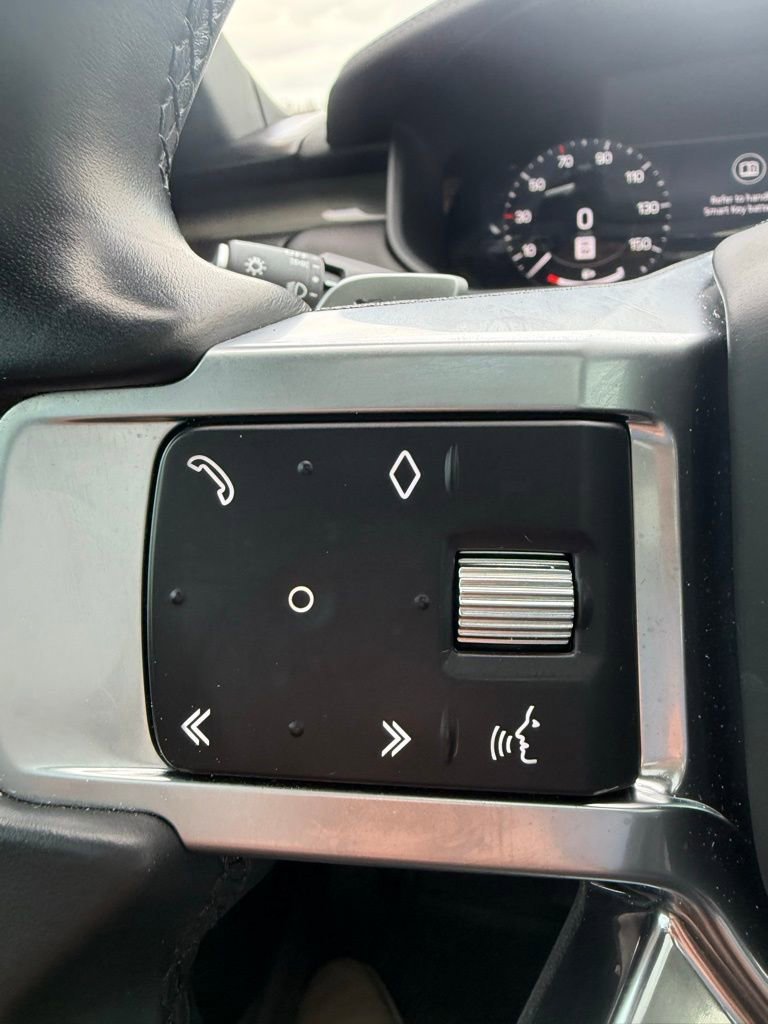 Used 2023 Land Rover Discovery Metropolitan Edition image 35