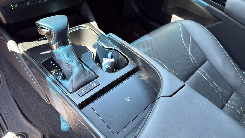 Used 2024 Lexus ES 300h w/ Technology Package FWD image 31