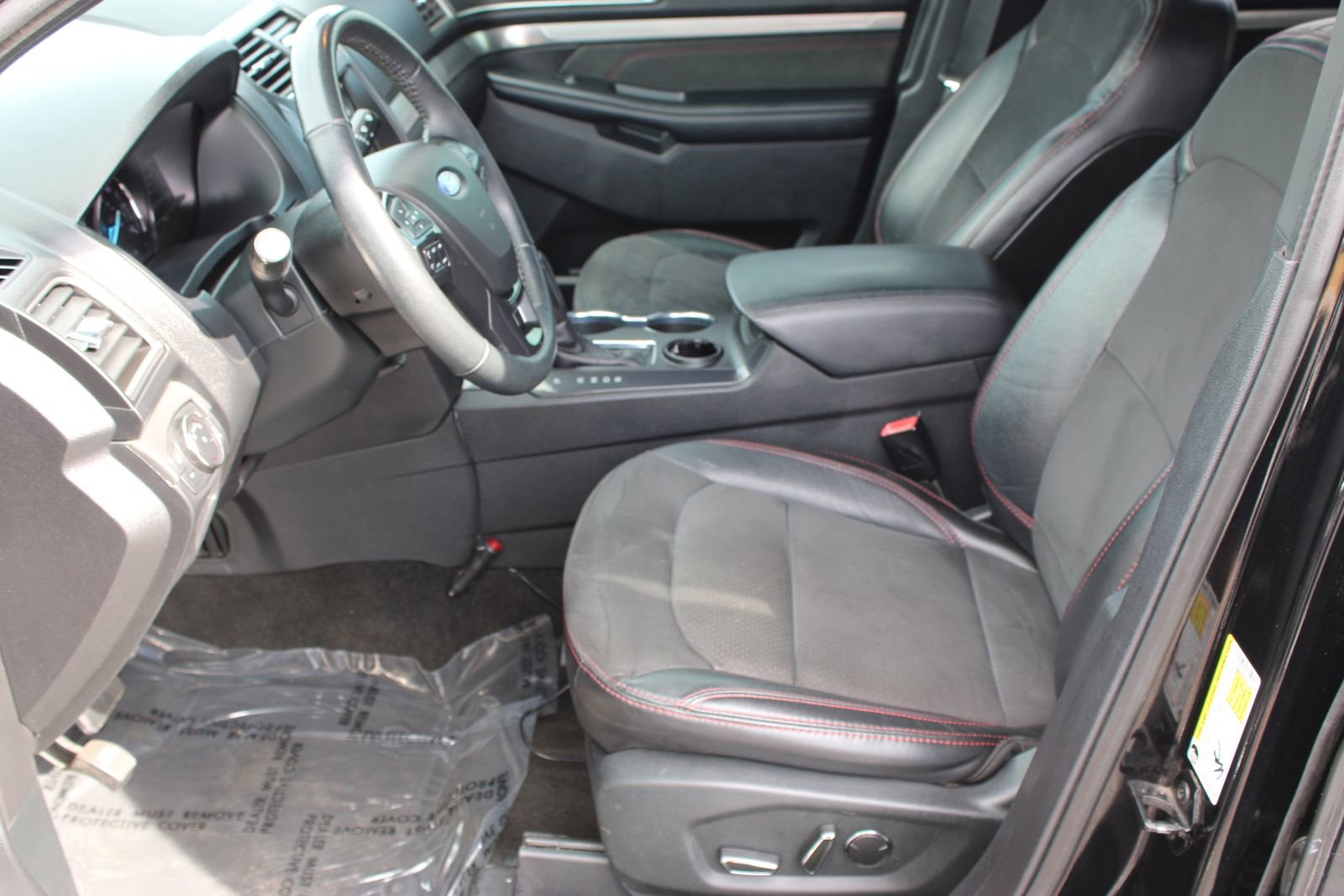 Used 2018 Ford Explorer XLT w/ Equipment Group 202A image 12