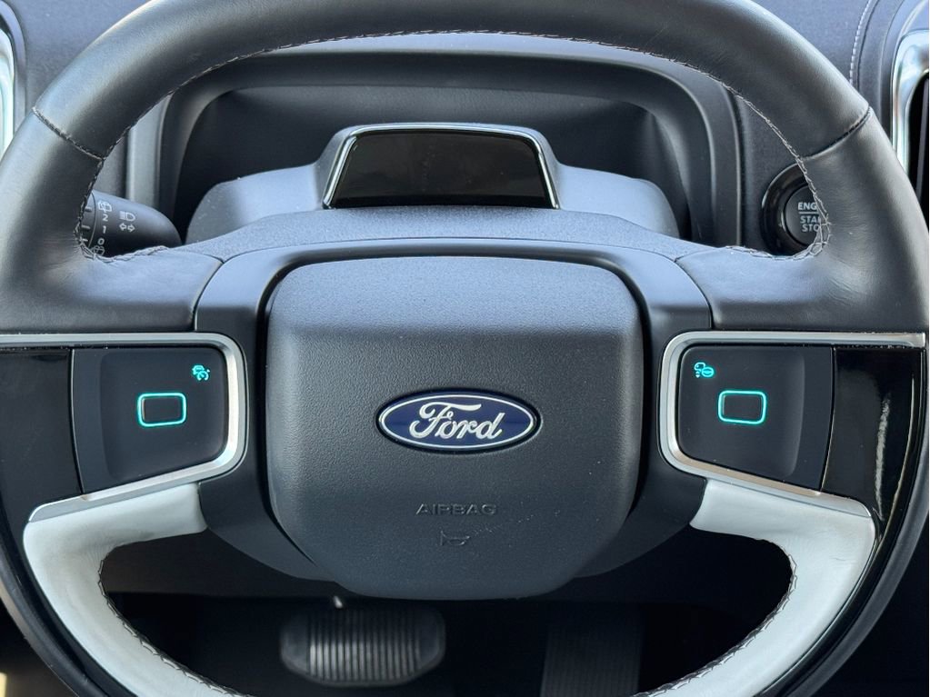 Used 2025 Ford Expedition Platinum w/ Driver's Package AWD/4WD image 13