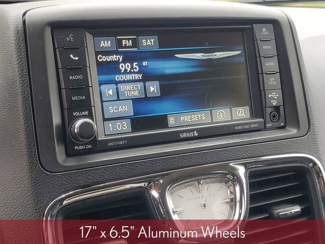 Used 2014 Chrysler Town & Country Touring-L image 25