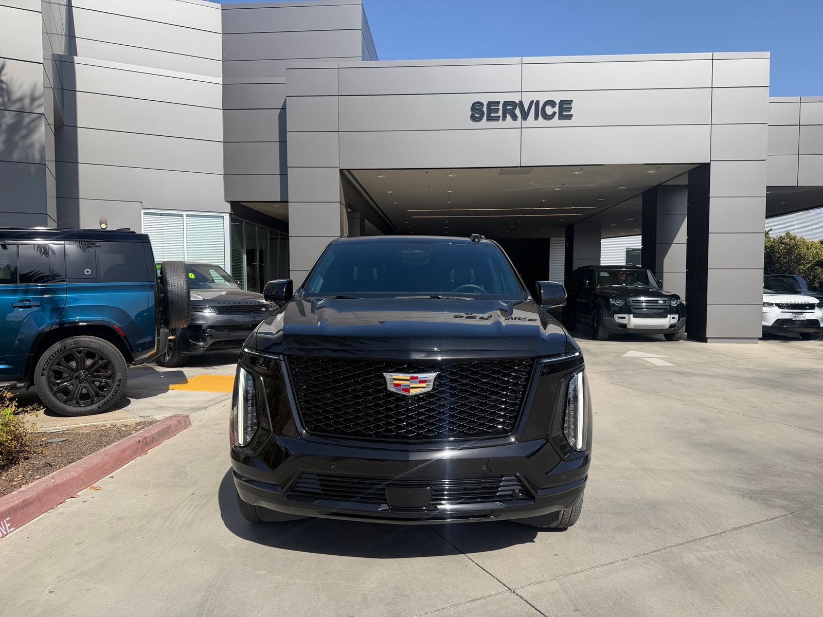 Used 2025 Cadillac Escalade Sport Platinum AWD/4WD image 2