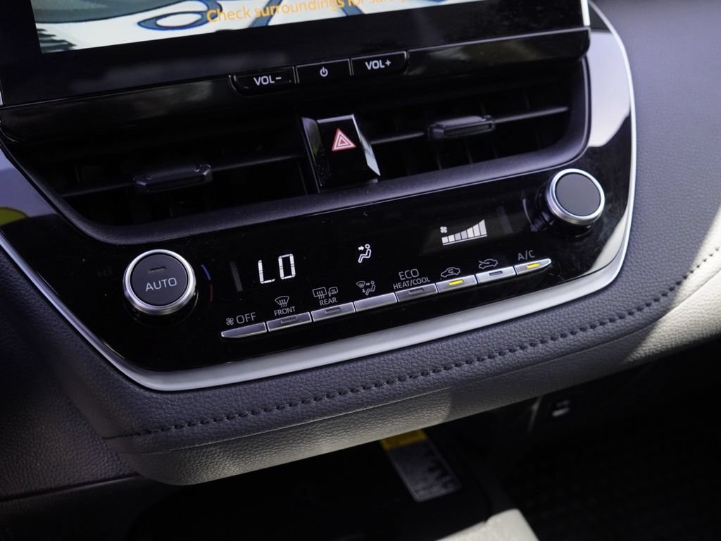 Used 2025 Toyota Corolla SE w/ SE Premium Package FWD image 16