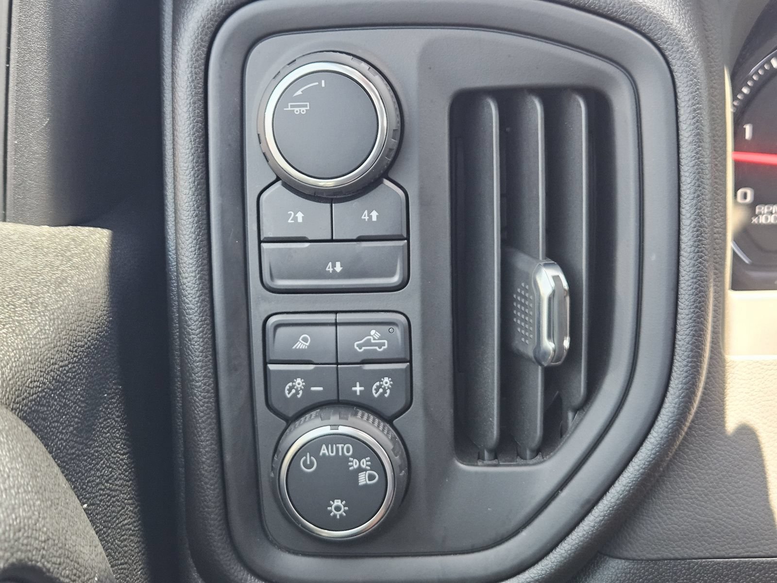 Certified 2025 Chevrolet Silverado 2500 Custom w/ Custom Value Package AWD/4WD image 28