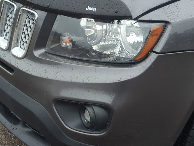 Used 2017 Jeep Compass Latitude FWD image 9