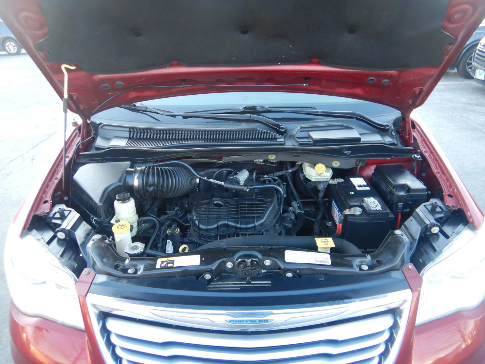 Used 2013 Chrysler Town & Country Touring image 32