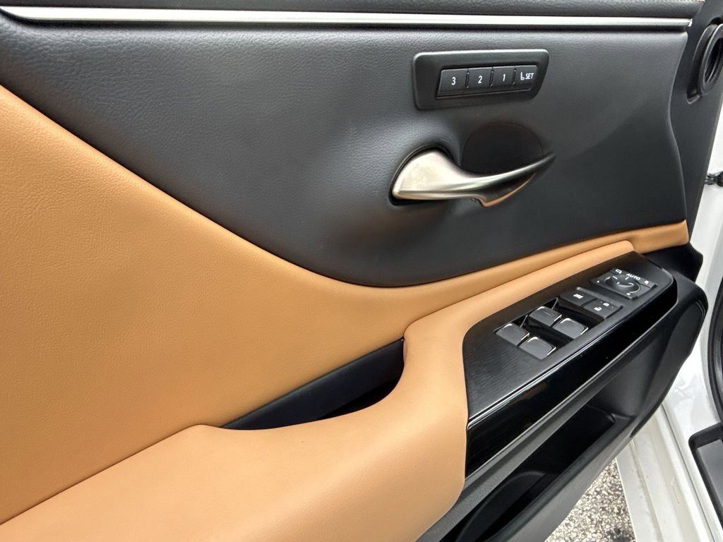 Used 2025 Lexus ES 350 w/ Premium Package image 29