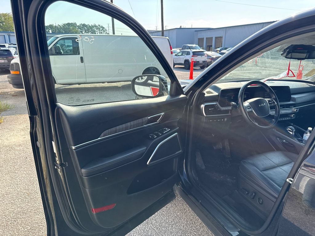 Used 2024 Kia Telluride EX w/ EX Captain's Chair Package FWD image 13