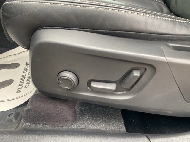 Used 2022 Volvo XC40 T4 R-Design w/ Climate Package image 15