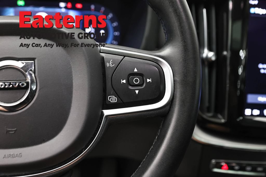 Used 2023 Volvo XC60 B5 Core FWD image 16