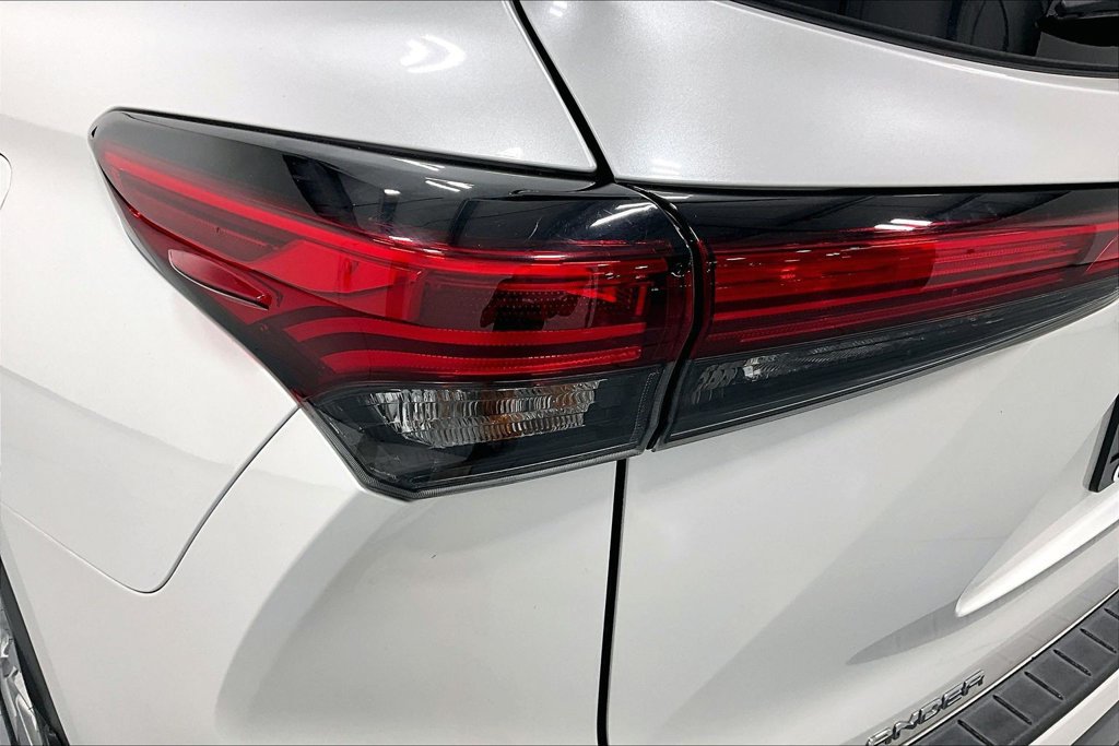 Used 2023 Toyota Highlander Limited FWD image 35