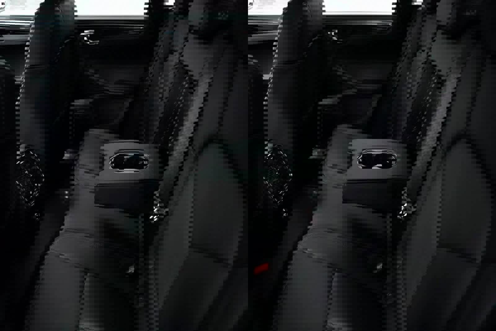 Certified 2025 Porsche Macan Turbo image 29