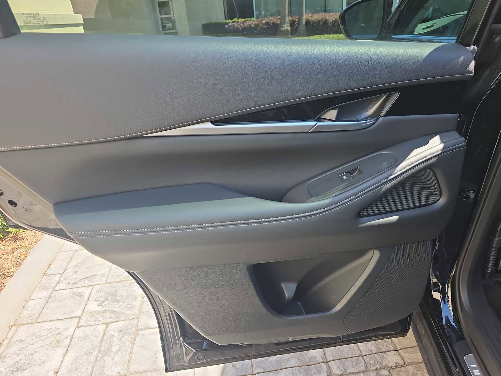 Used 2025 INFINITI QX60 Pure image 12