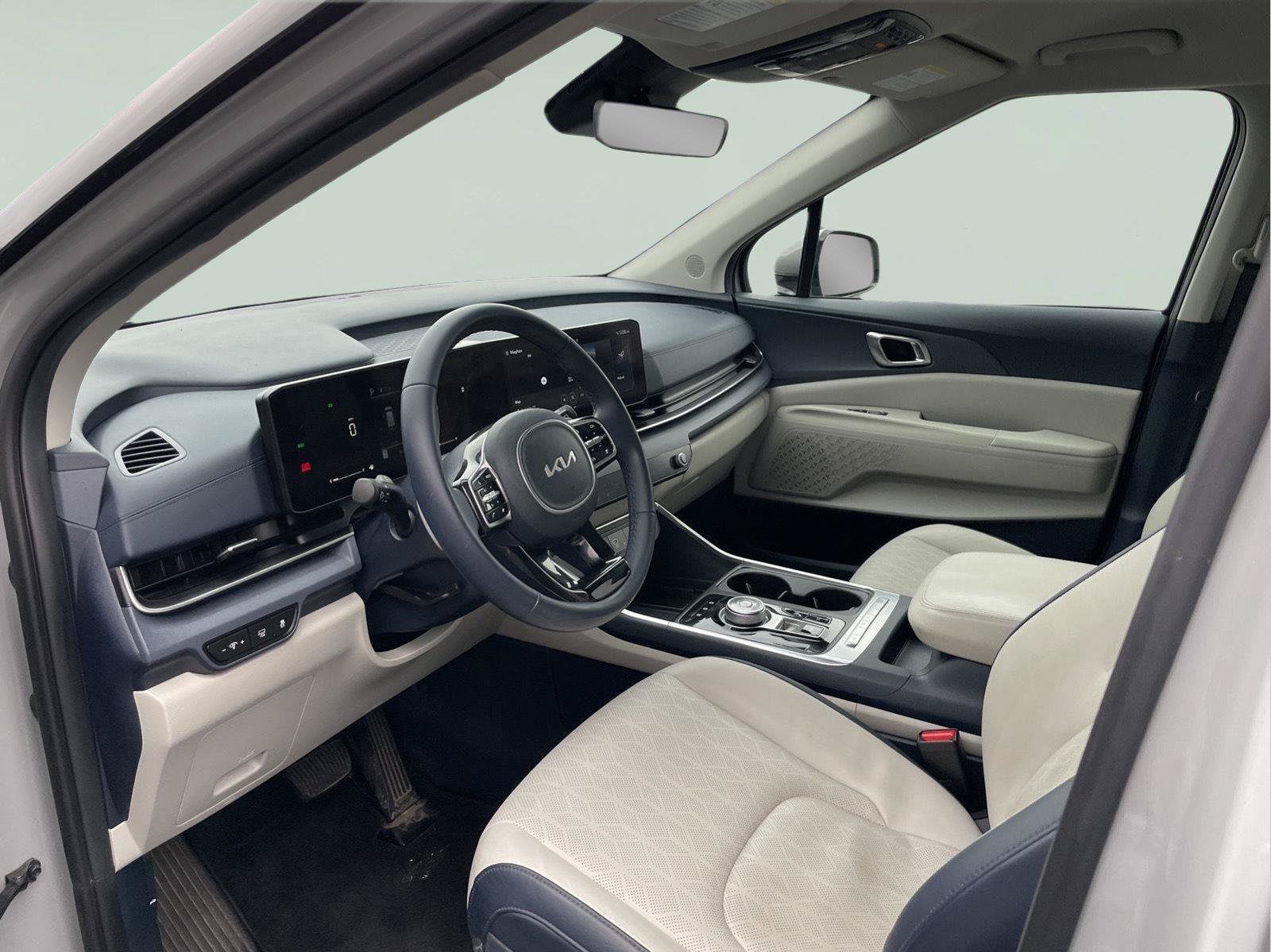 Used 2025 Kia Carnival EX FWD image 14