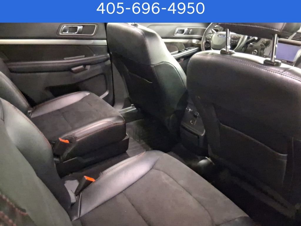 Used 2018 Ford Explorer XLT w/ Equipment Group 202A image 9
