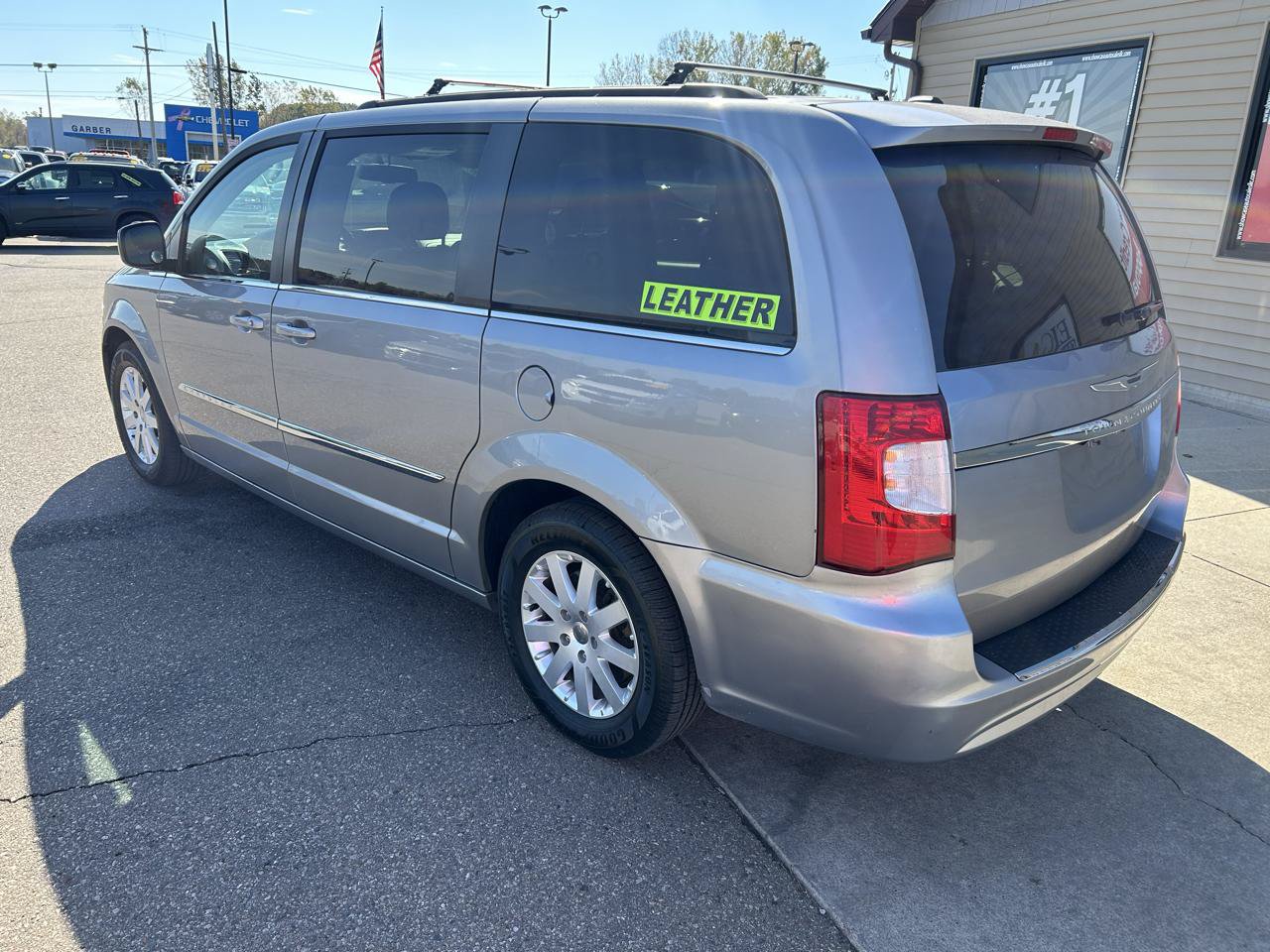 Used 2016 Chrysler Town & Country Touring FWD image 7