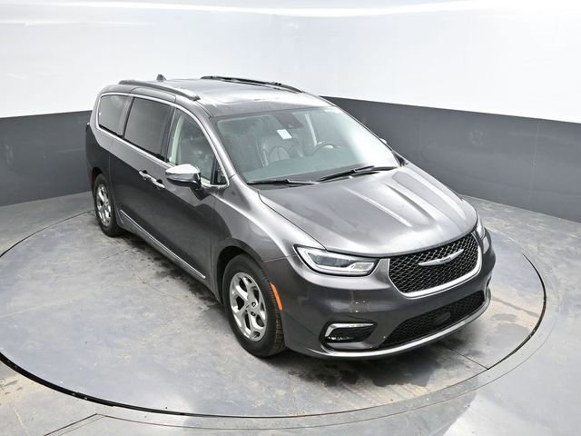 Used 2023 Chrysler Pacifica Limited FWD image 47