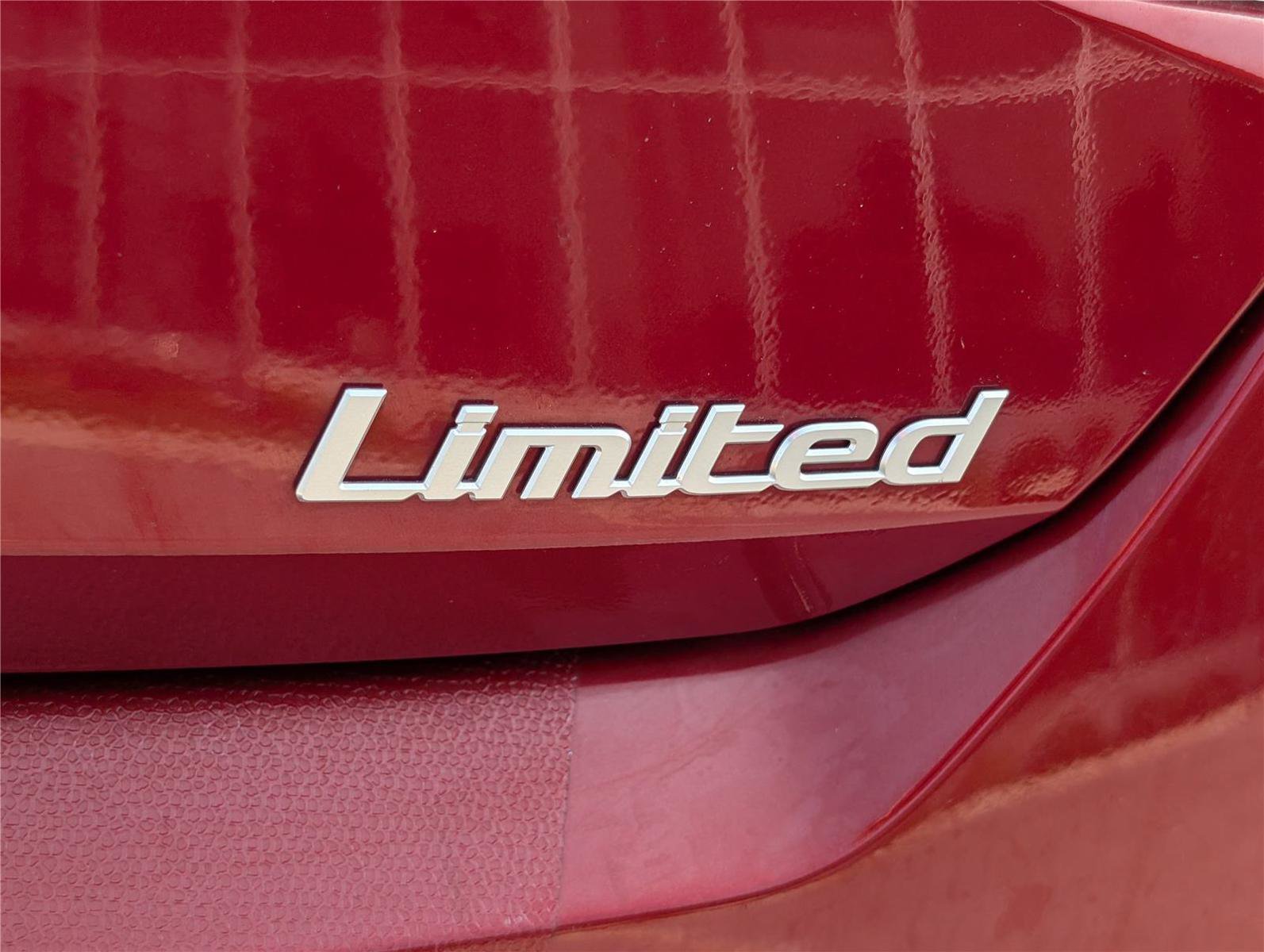 Used 2025 Hyundai Elantra Limited FWD image 9