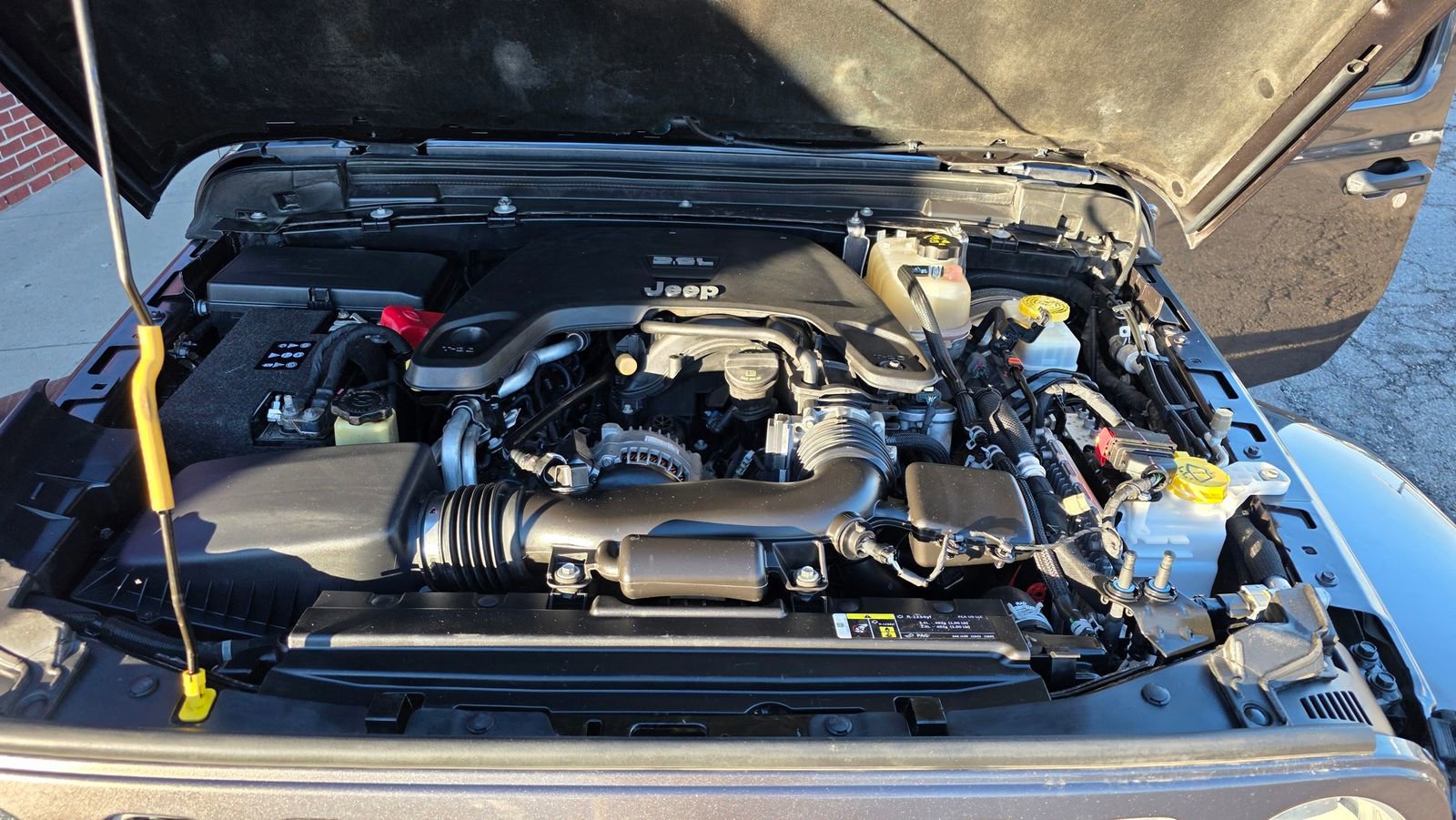 Used 2018 Jeep Wrangler Unlimited Sahara image 20