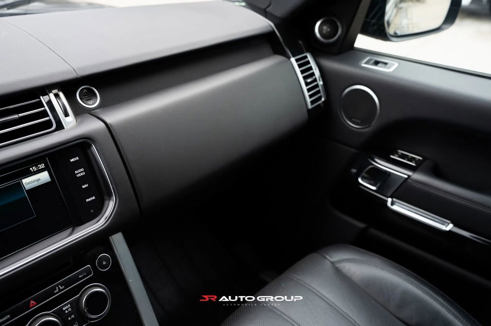 Used 2015 Land Rover Range Rover Supercharged image 10