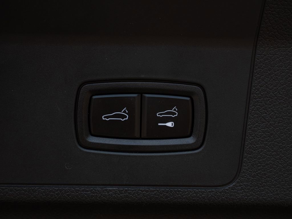 Certified 2025 Porsche Panamera 4 AWD/4WD image 30