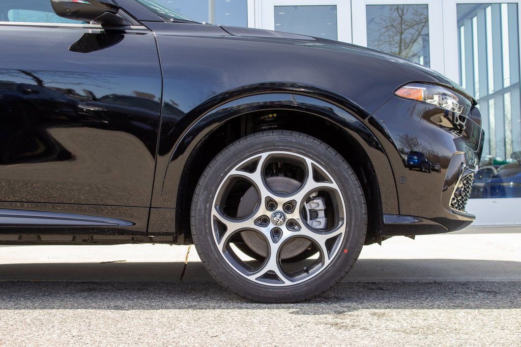 Used 2025 Alfa Romeo Tonale w/ Active Assist Package image 5