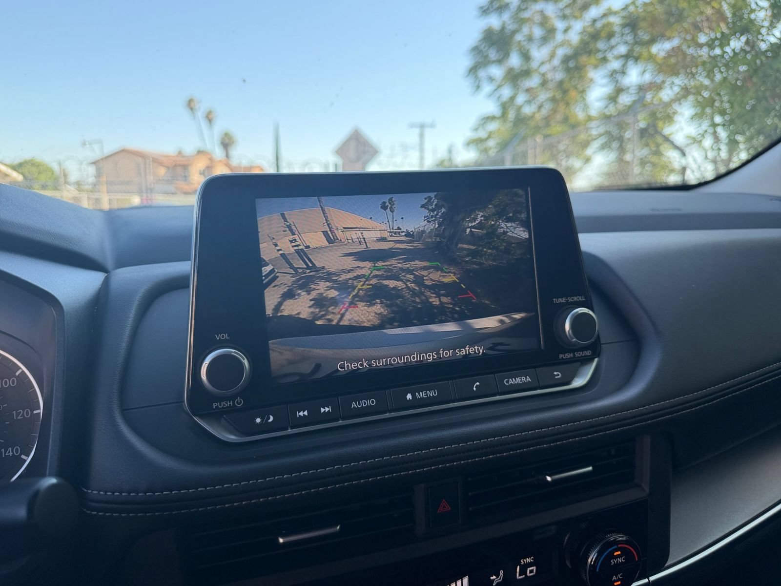 Used 2025 Nissan Rogue SV FWD image 25